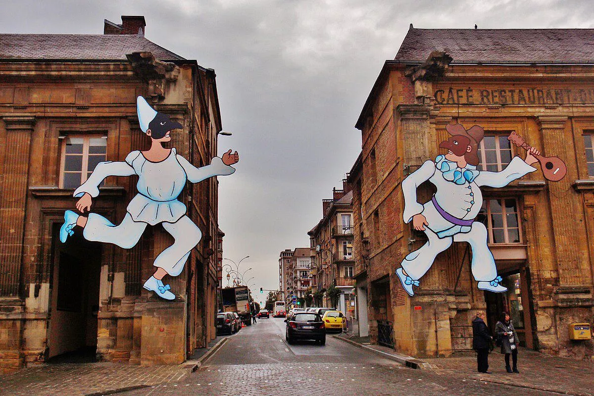 Marionette in place Ducale a Charleville