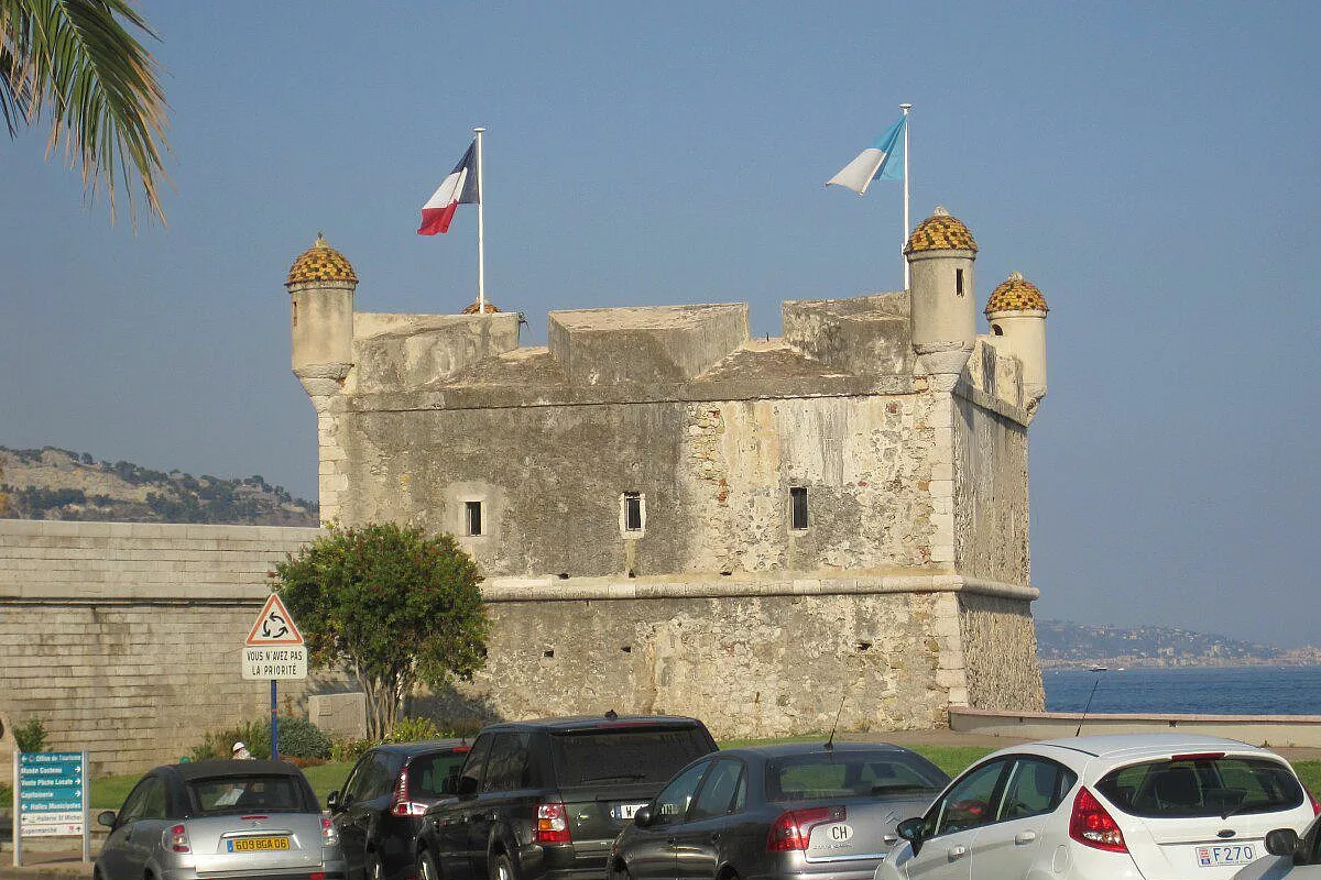 Mentone, Bastion