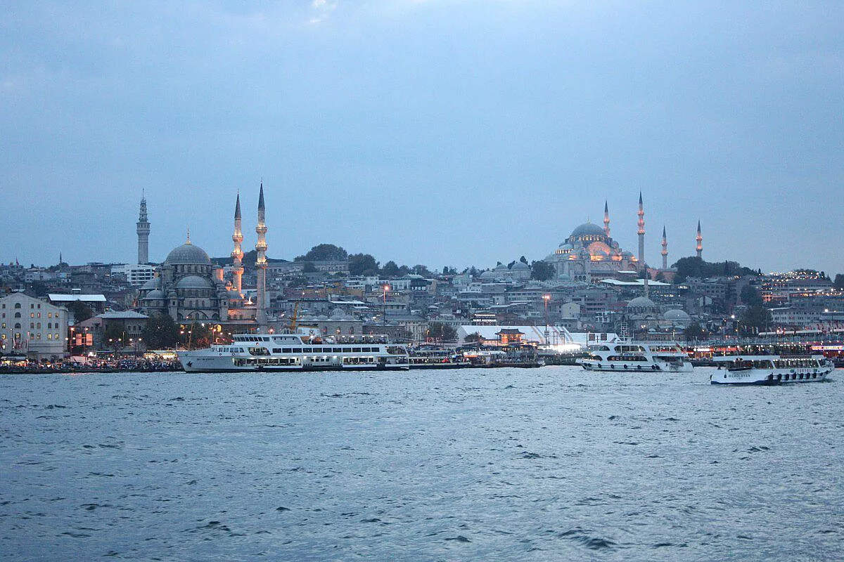 skyline di Istanbul dal Bosforo