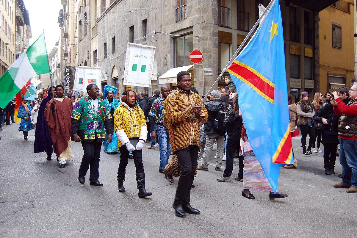 Firenze: Corteo dei Magi, le comunità straniere in abiti tradizionali