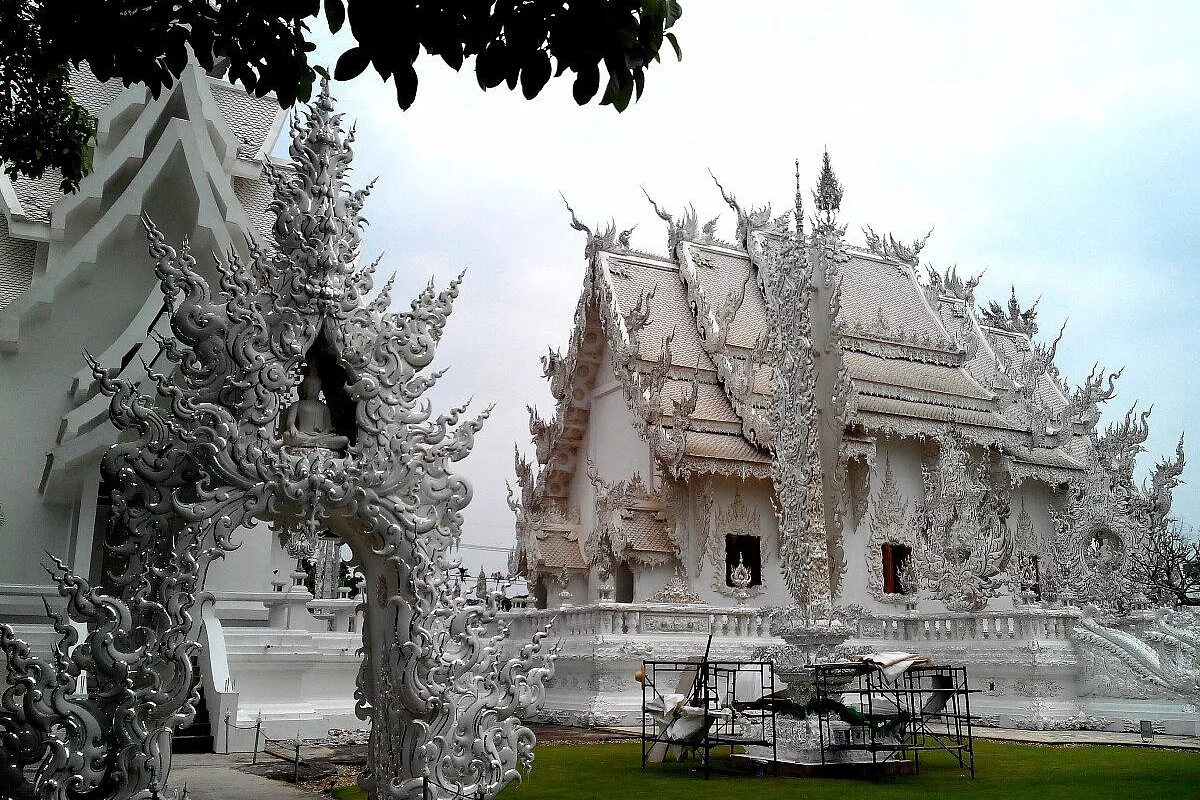 white temple chiang rai