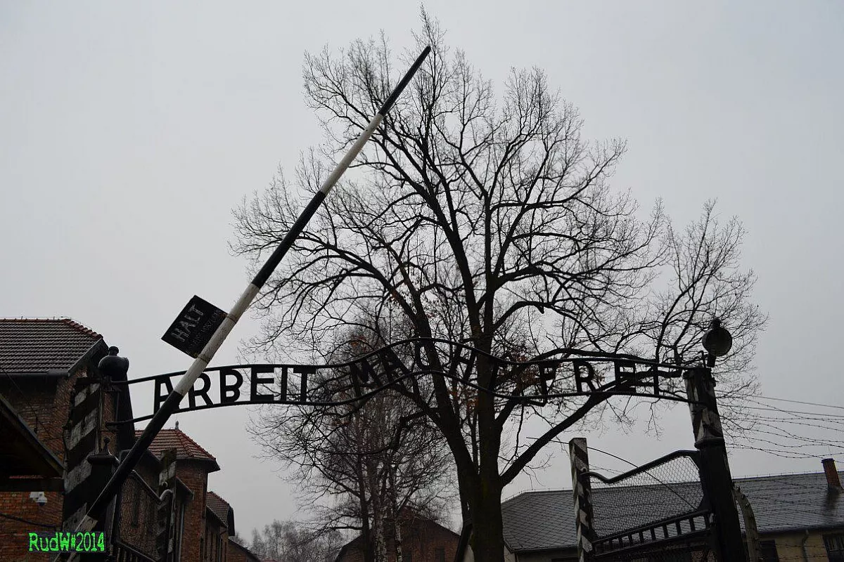 Il tristemente famoso ingresso di Auschwitz