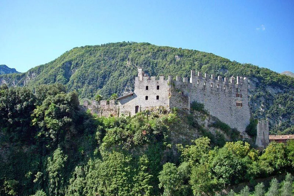 Gli antichi castelli dell'alto Garda in Trentino, tra favole e leggende