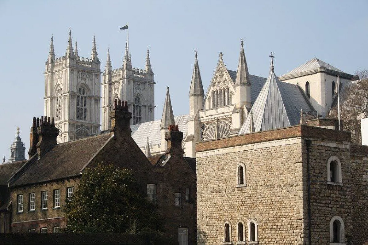 Westminster Abbey sopra i tetti londinesi