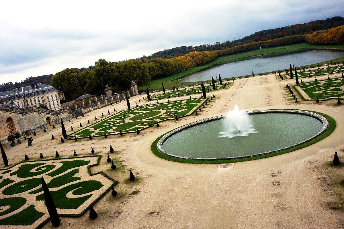 AUTUMN IN PARIS