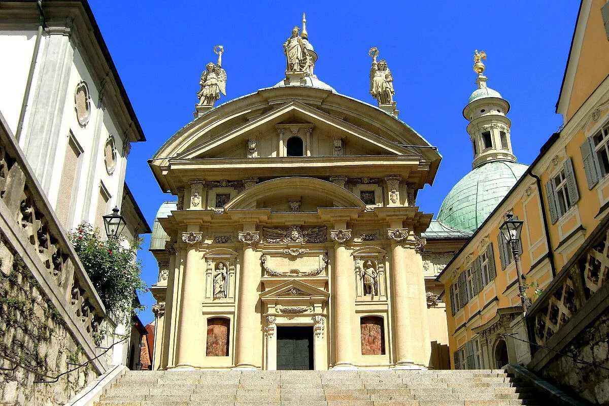 Il mausoleo