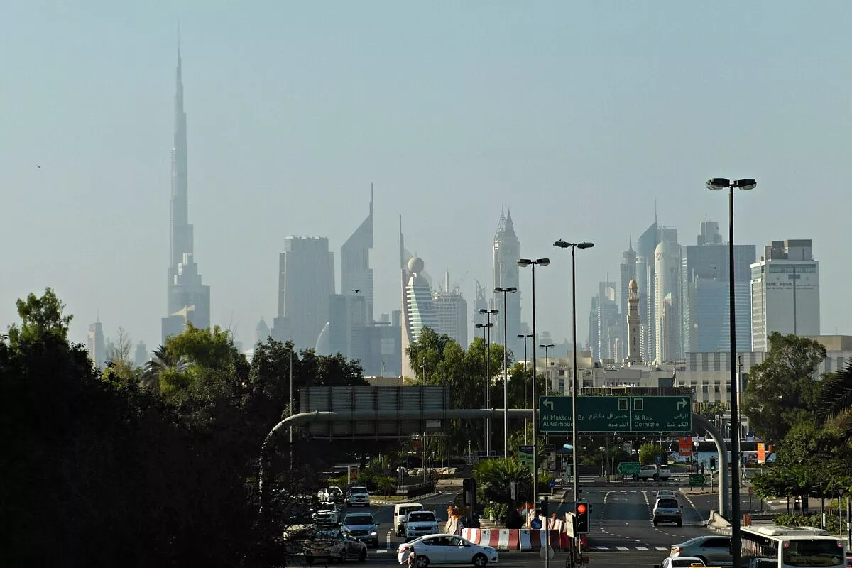 Dubai skyline dal ponte dell'entrata Metro Union Station