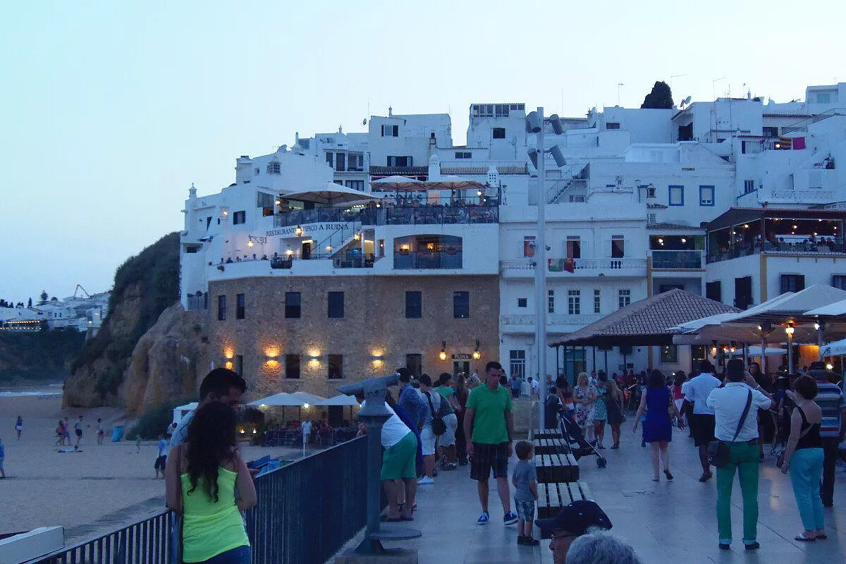 Albufeira di sera