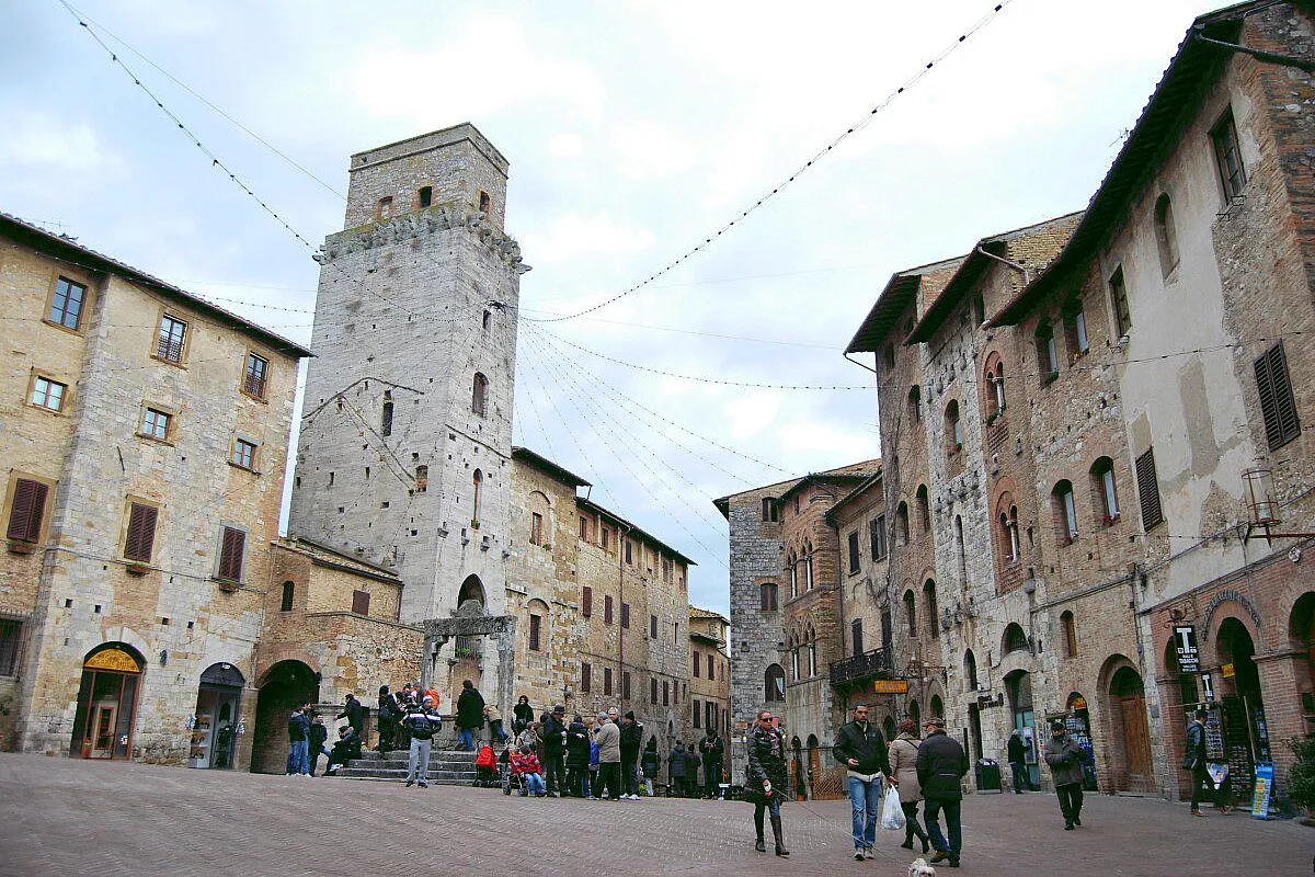 San Gimignano: Piazza della Cisterna