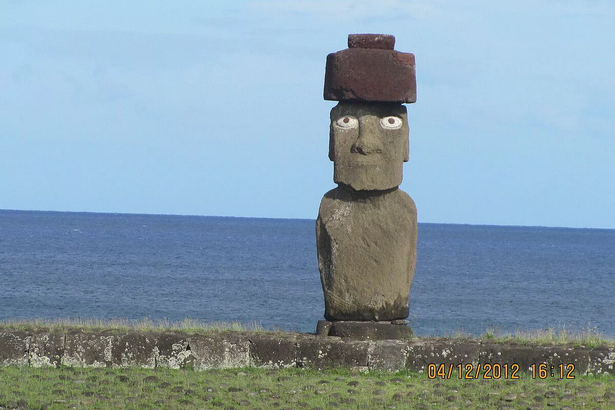 moai con occhi