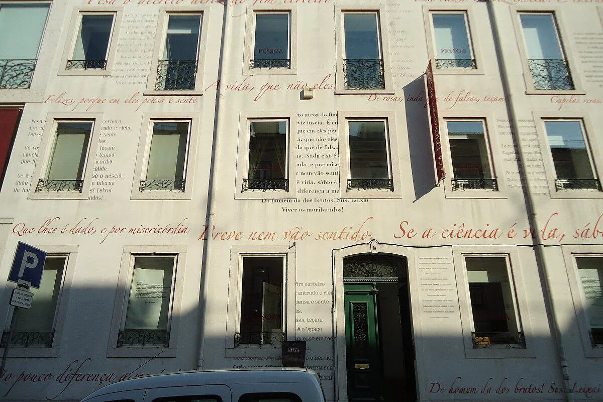 l'originale casa del poeta Pessoa