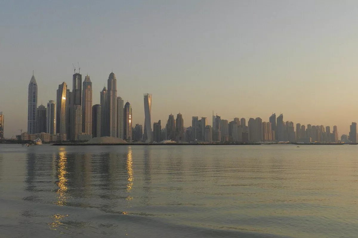 GLI EMIRATI IN BASSA STAGIONE - LUSSO ALLA PORTATA DI (QUASI) TUTTI