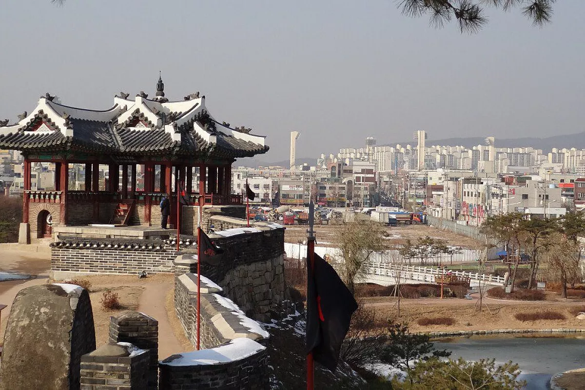 Suwon Hwaseon fortress wall