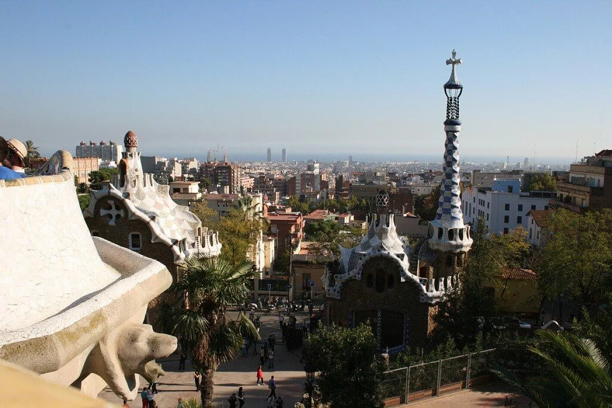 Il Parc Guell domina la città