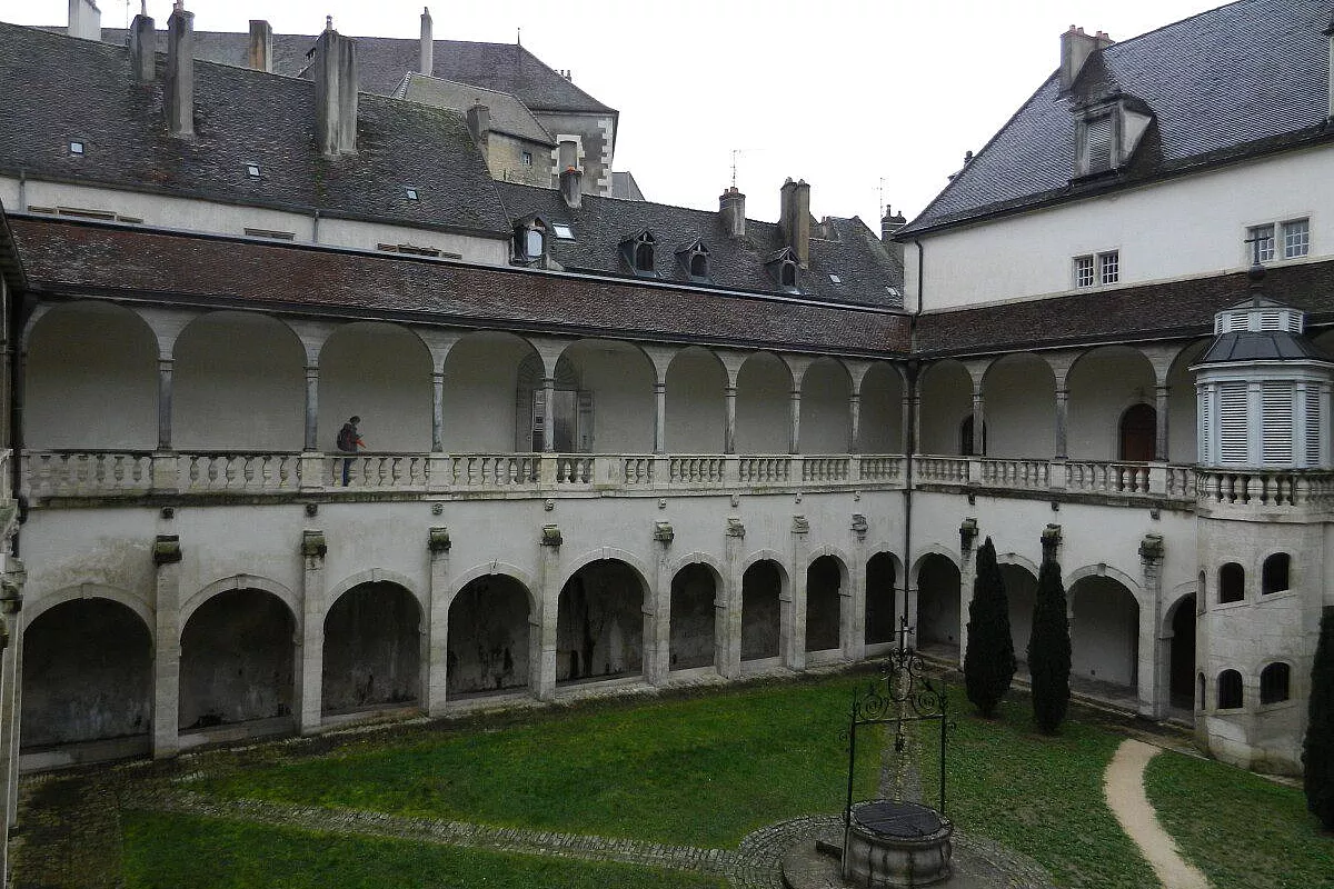 Biblioturismo a Dole