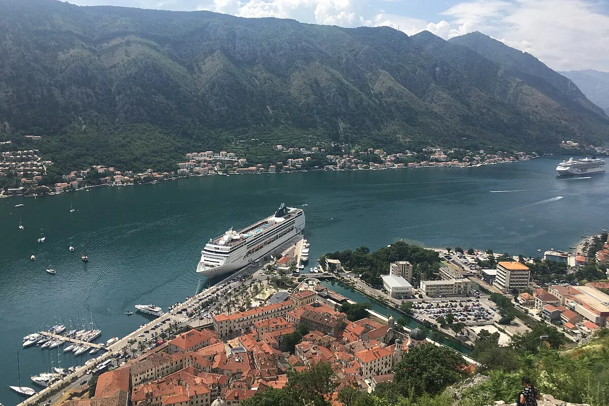 Kotor, Santorini, Corfù e Creta in crociera, con MSC Opera
