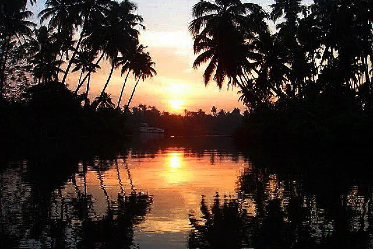 Tramonto nelle backwaters del kerala