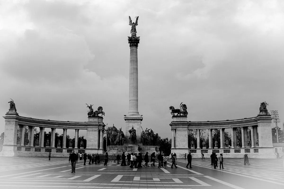 Piazza degli eroi