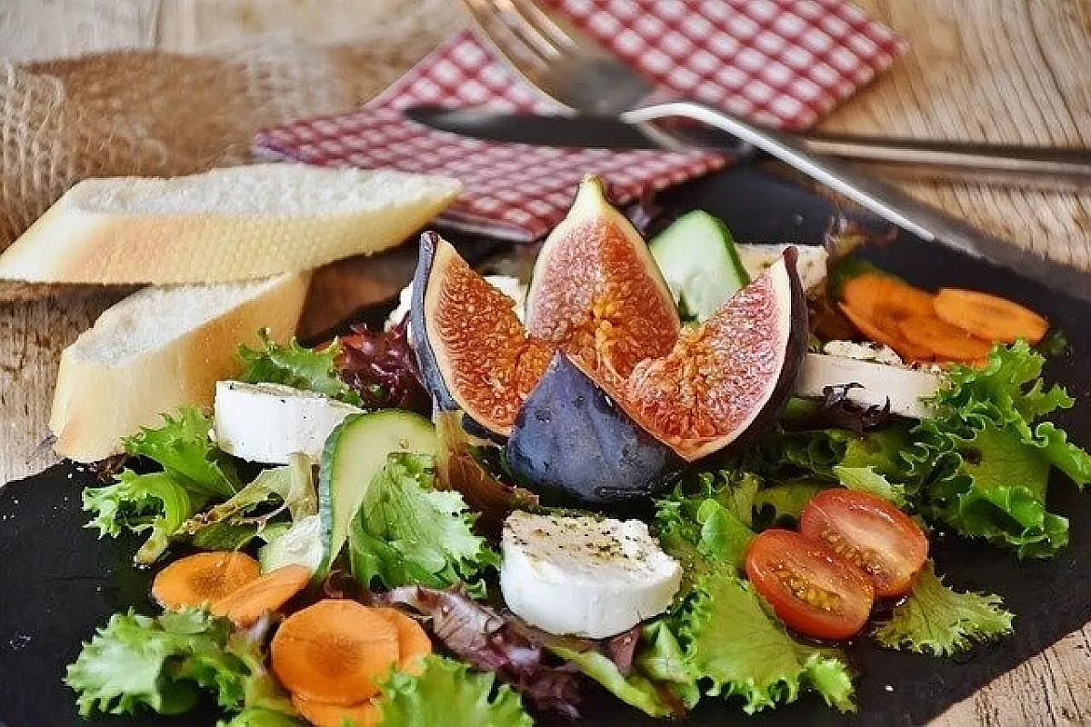 Salade de chèvre chaud