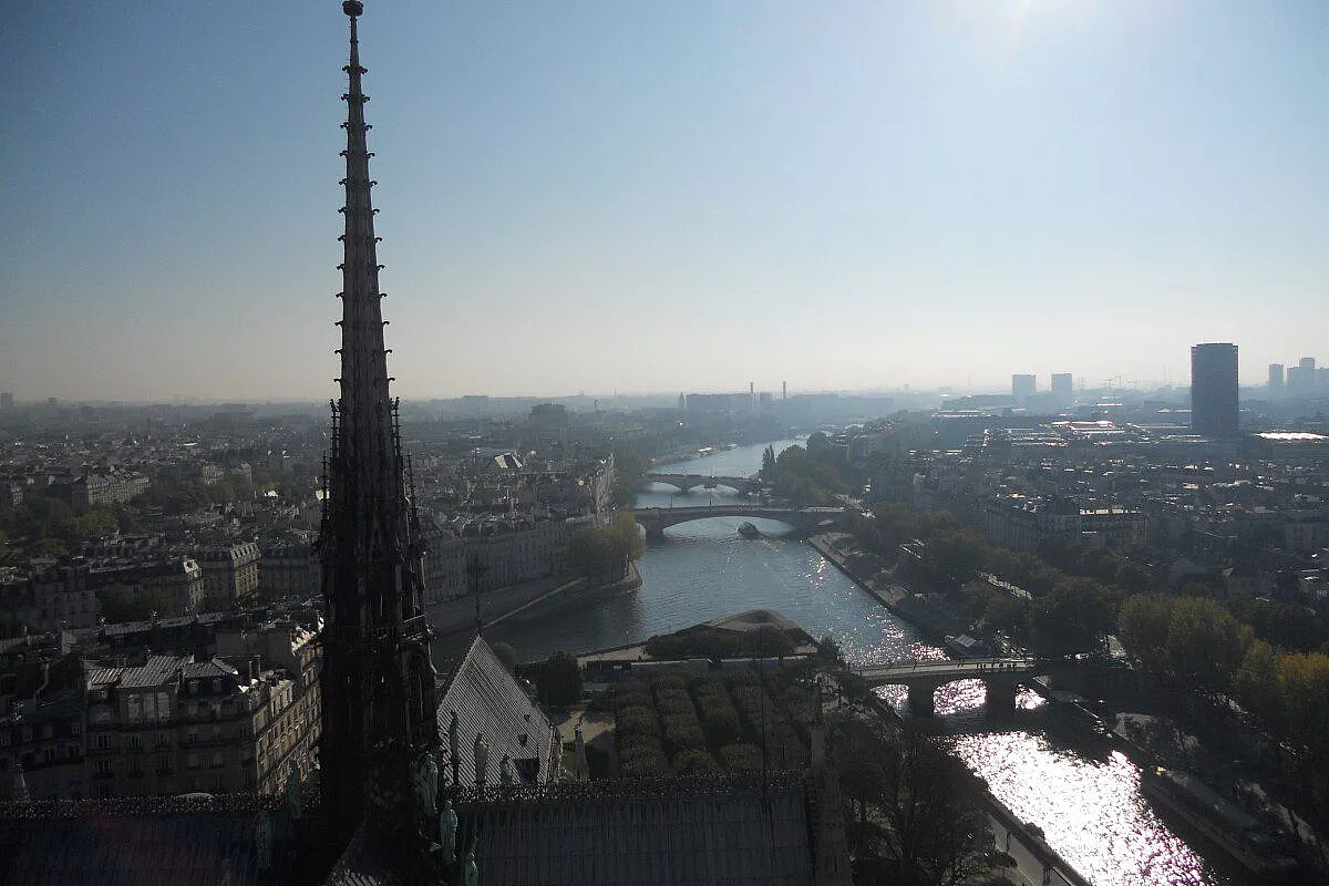La città ai piedi di NotreDame