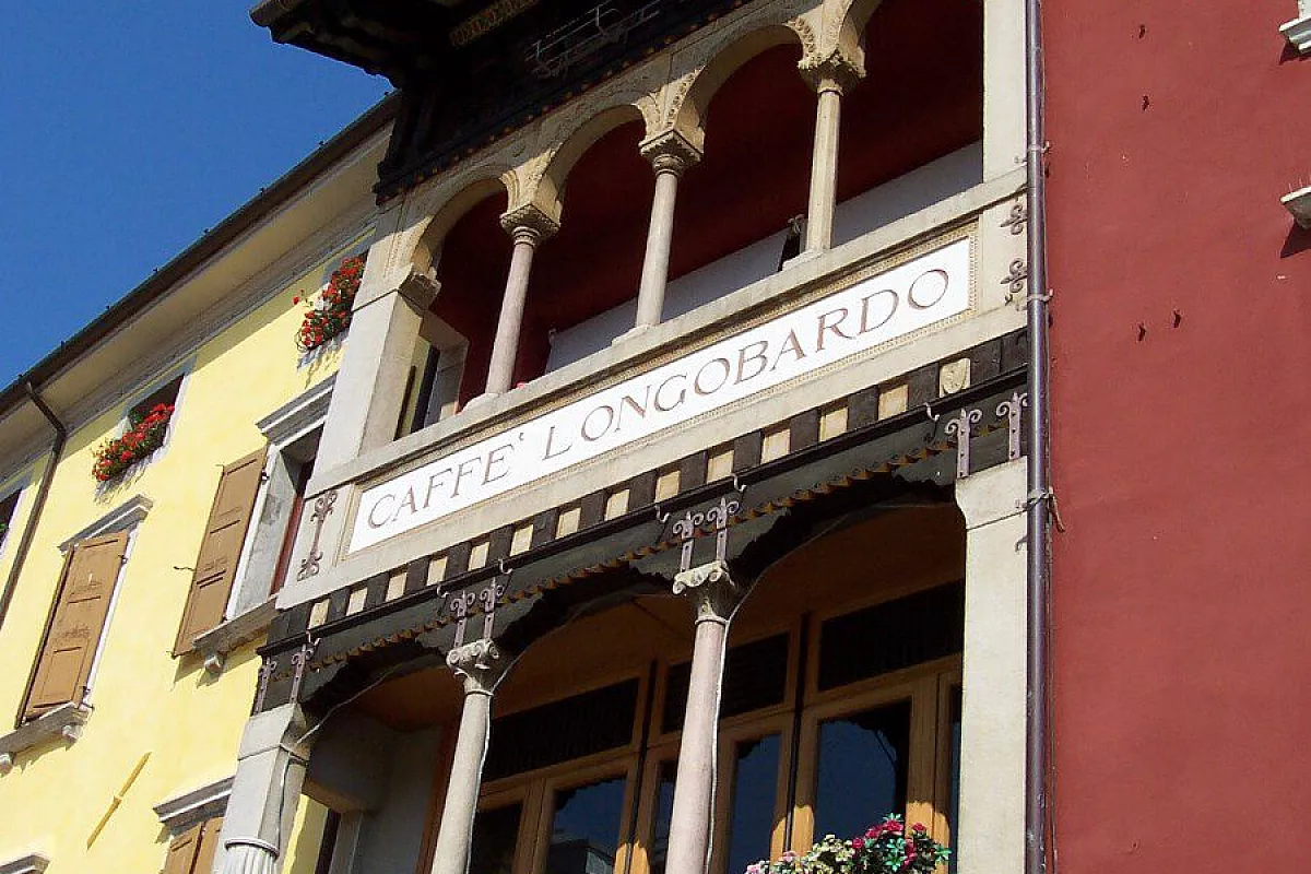 Facciata del Caffè Longobardo