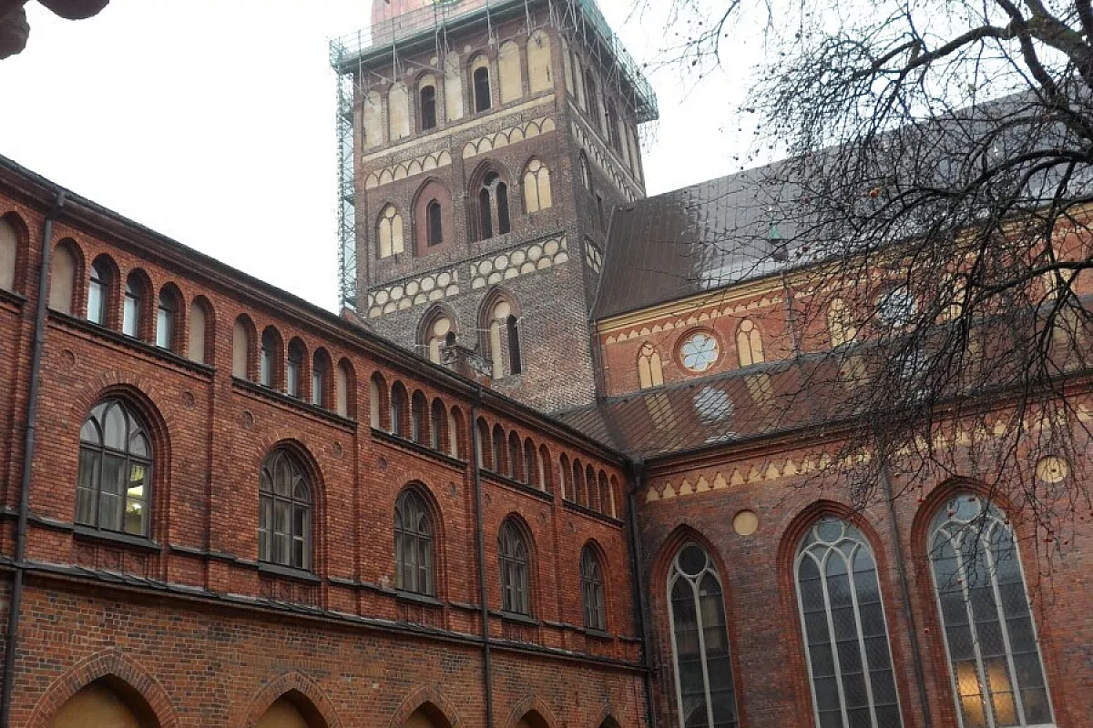 Riga: bisogna guardare in alto