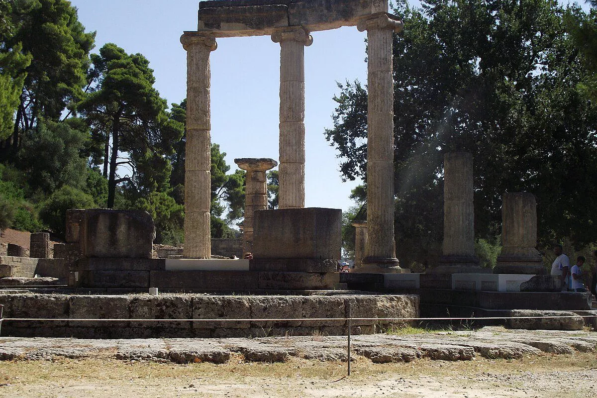 Tour del Peloponneso tra mare, archeologia, miti e storia