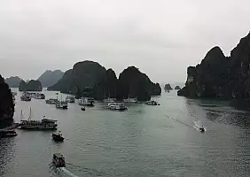 turistipercaso halong-bay-mare-z4uc8