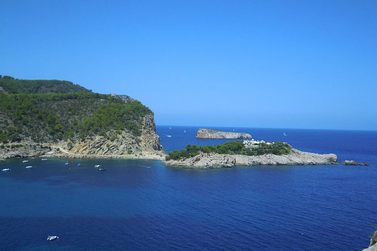 Ibiza: mare, divertimento e paesaggi bucolici
