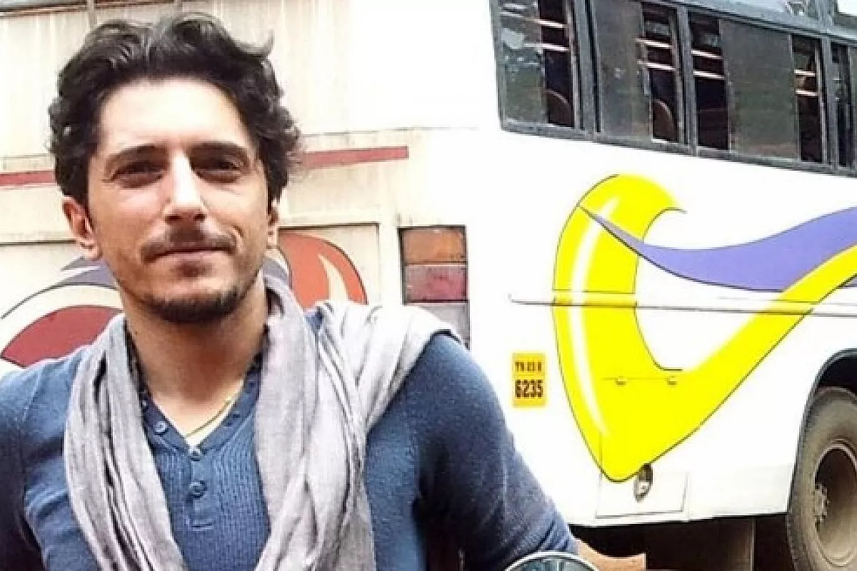Syusy presenta: “A bullet to the heart”