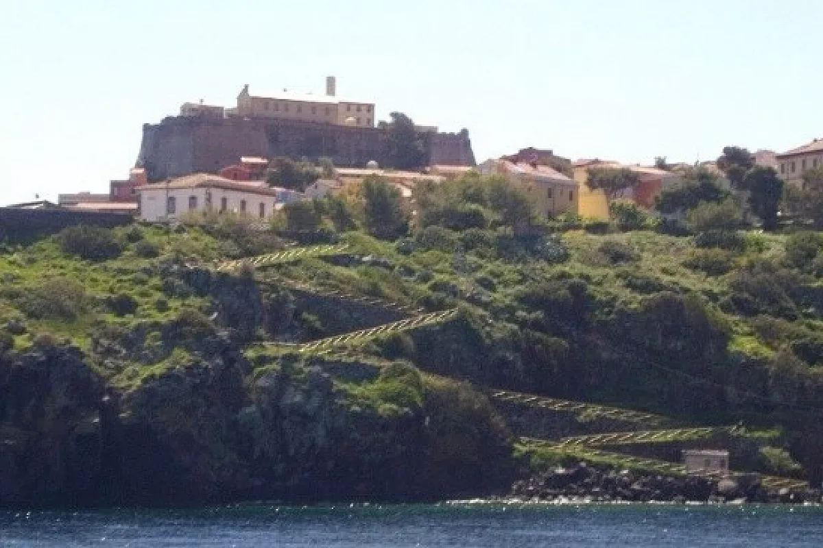 L’isola di Capraia a primavera