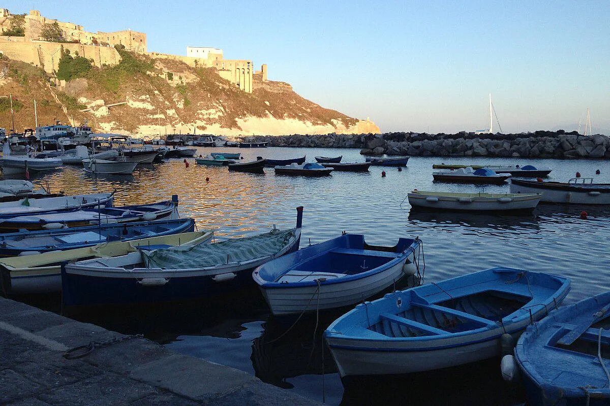 Marina di Corricella, Procida