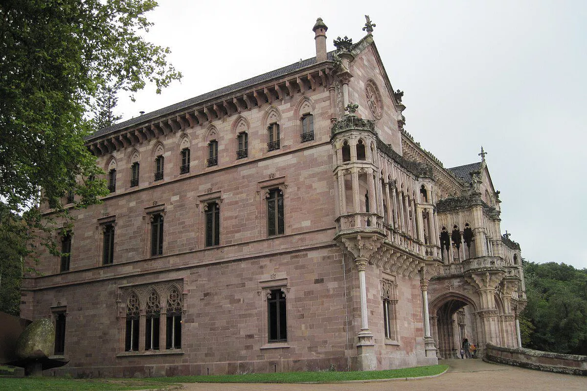palacio sombrellano comillas