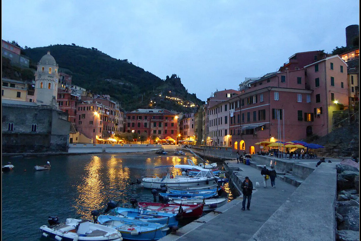 Vernazza le luci della sera