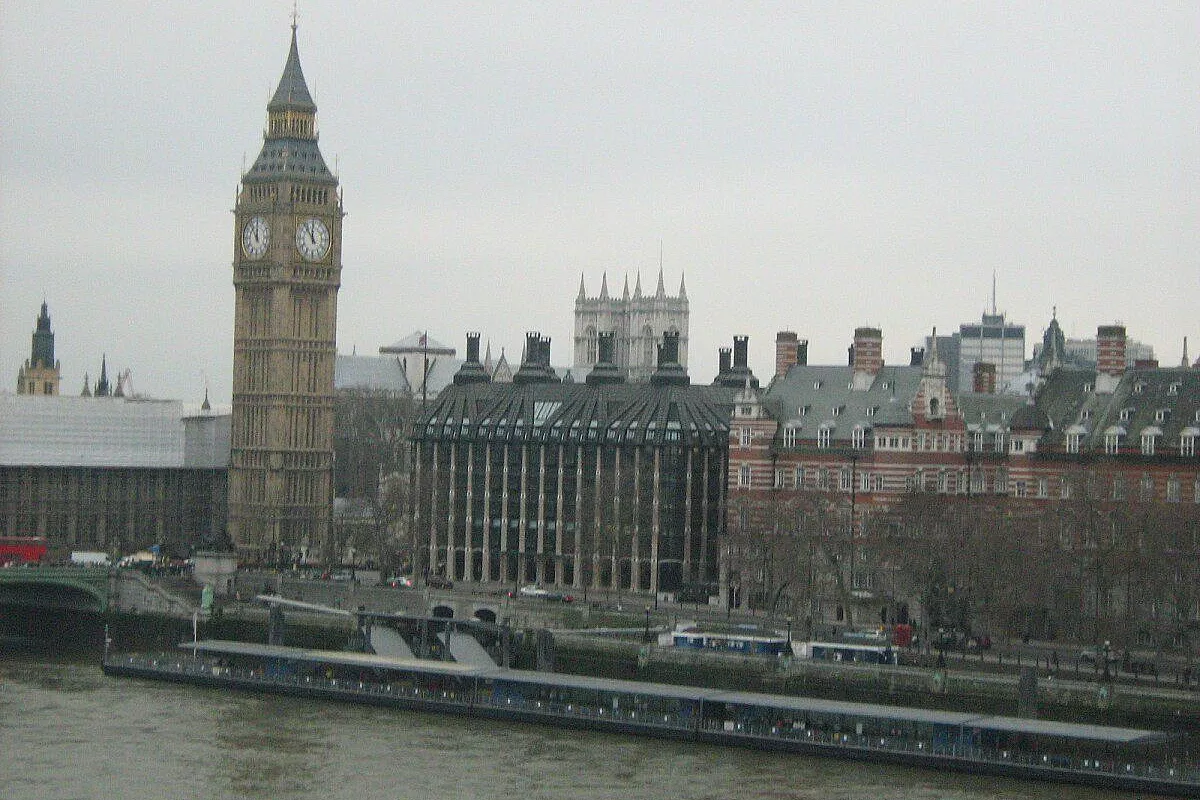 Londra with child