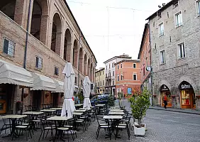 turistipercaso marche-2ymsf