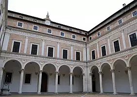 turistipercaso marche-5q8y7
