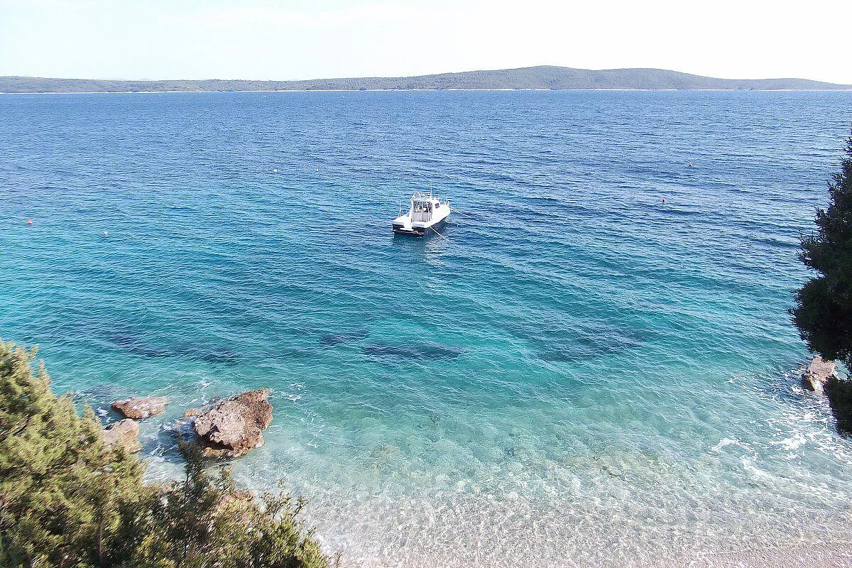 Spiaggia di Zavala, a 10 minuti a piedi dagli appartamenti