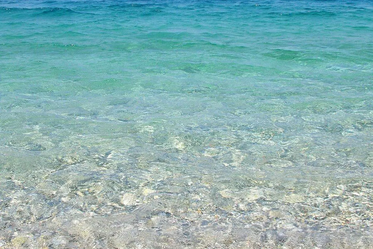 Acqua cristallina a Panormos