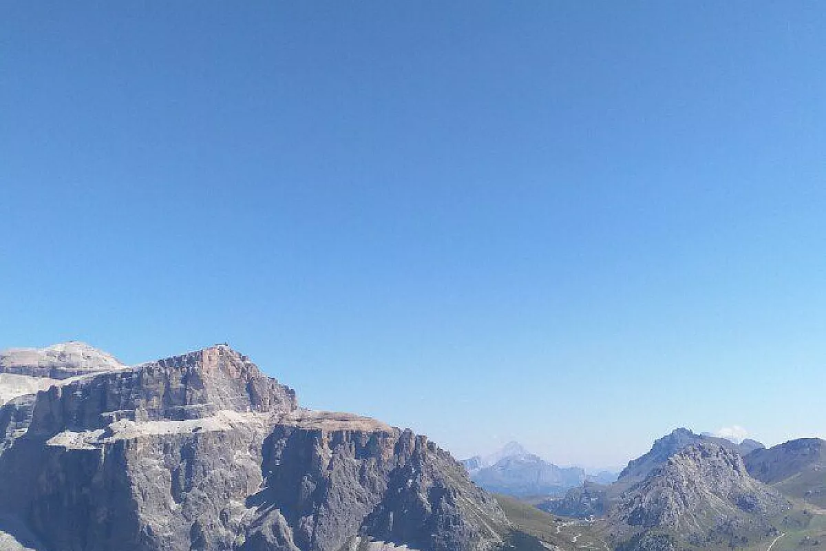 Parapendii sopra il Col Rodella