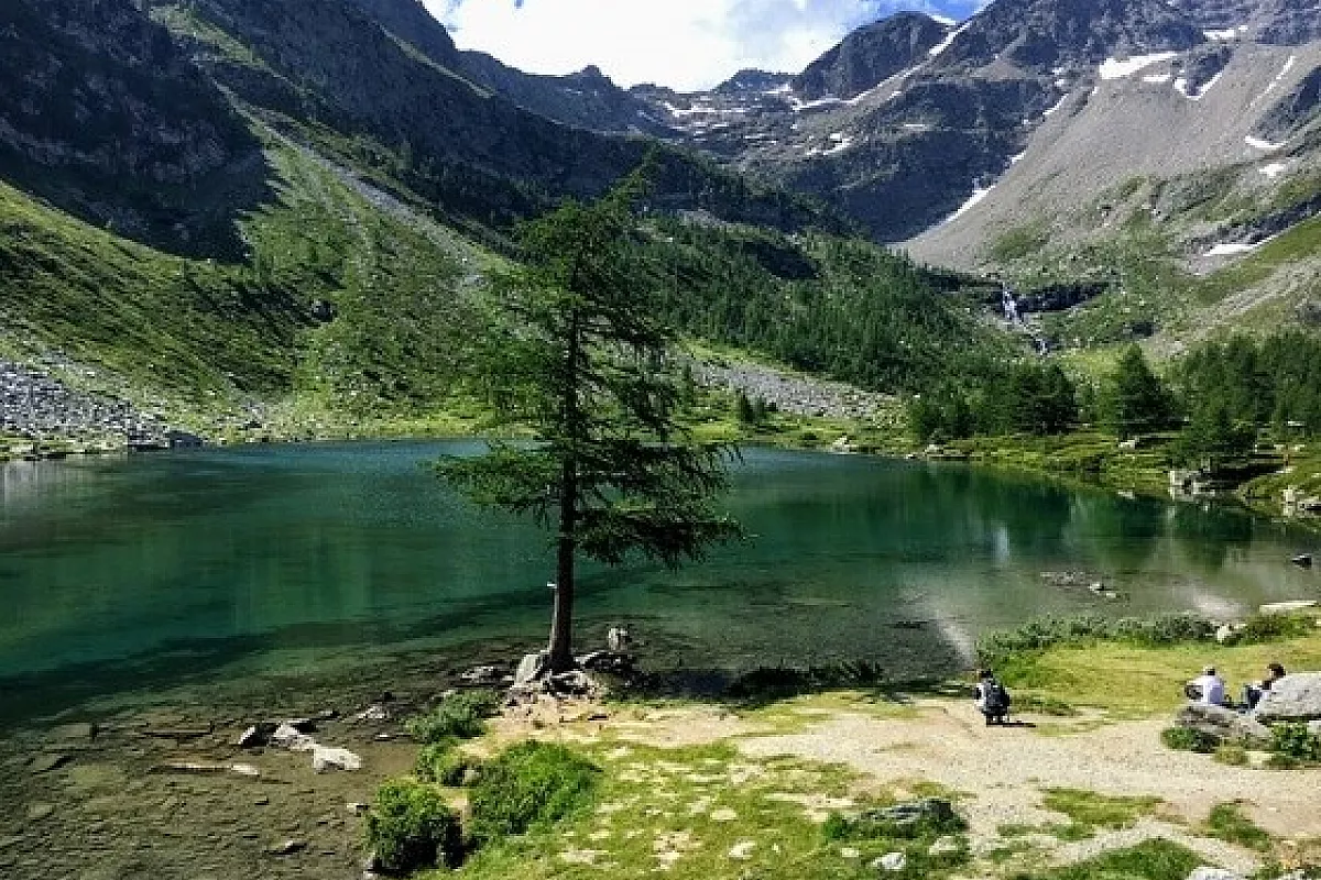 Fra cascate, laghi alpini e castelli