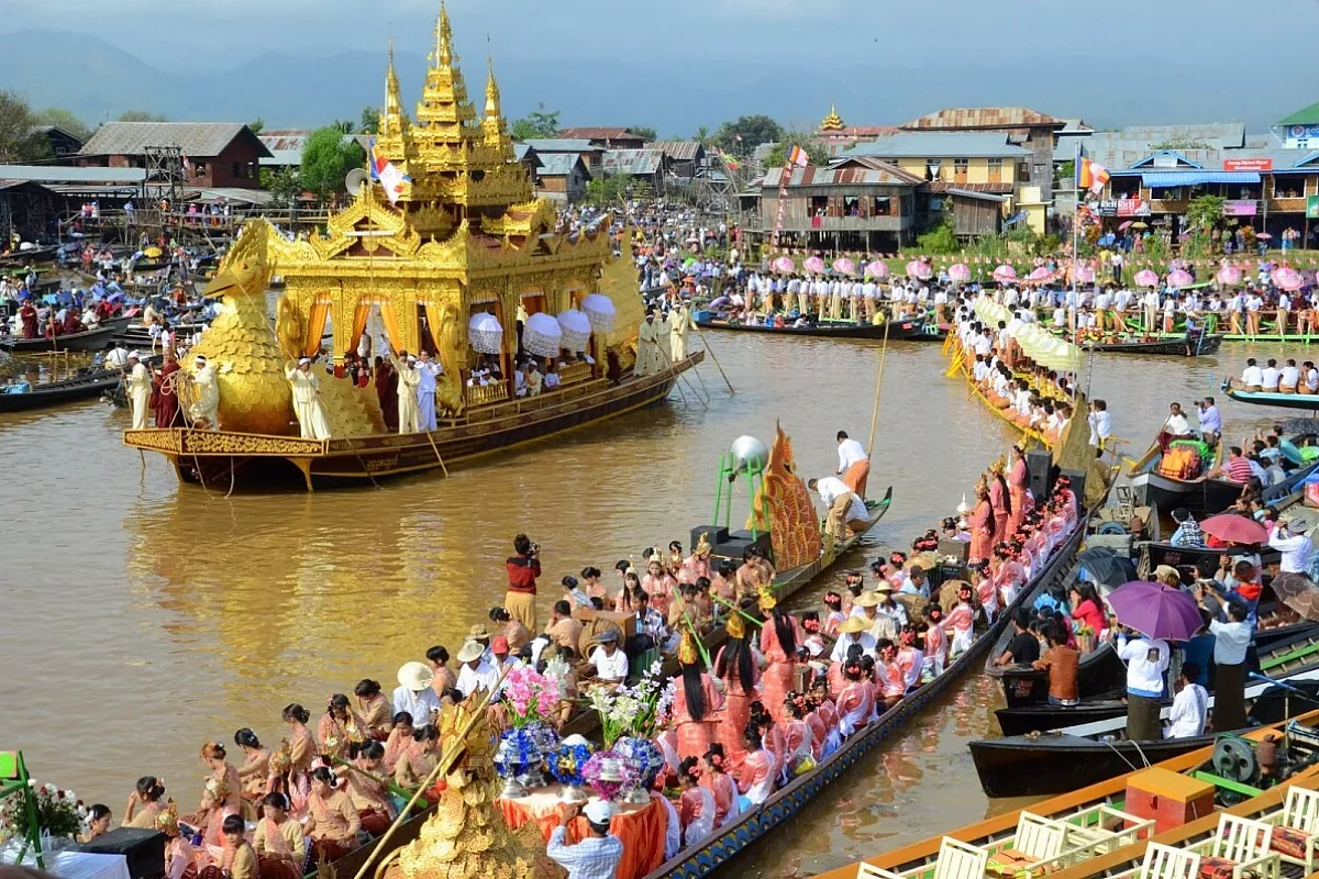 Lago Inle - Festival della pagoda Phaung Daw Oo