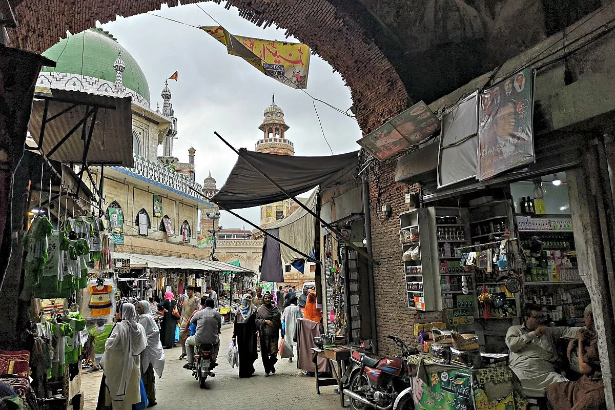 Il Bazar presso la Masjid Wazir Khan