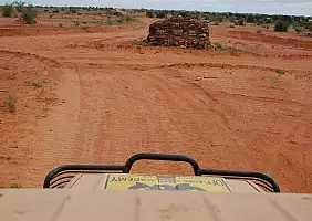 turistipercaso parco-nazionale-tsavo-east-knwmj