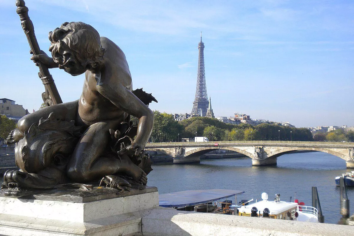 Parigi, una città innamorata della vita