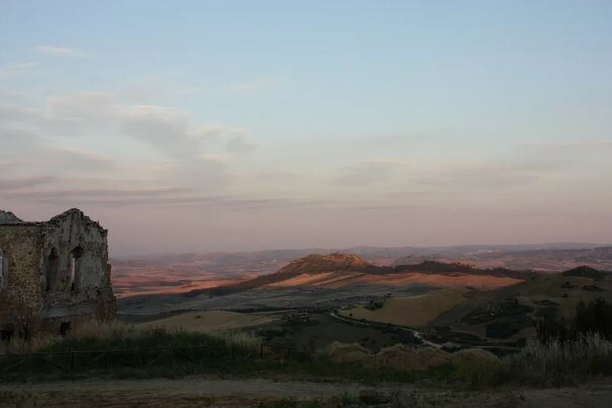 Un viaggio nella terra dove Proserpina fu rapita da Plutone…