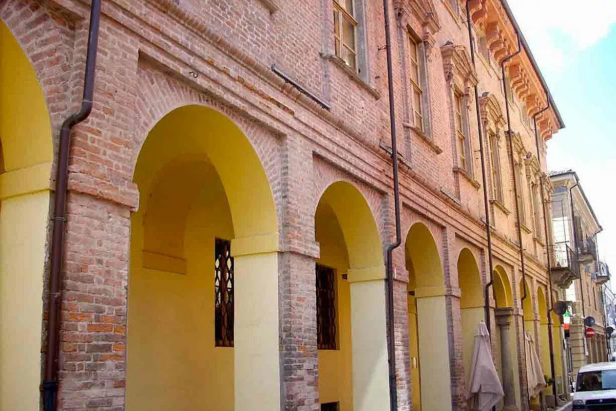 La cascina, il Barbera e il Moscato