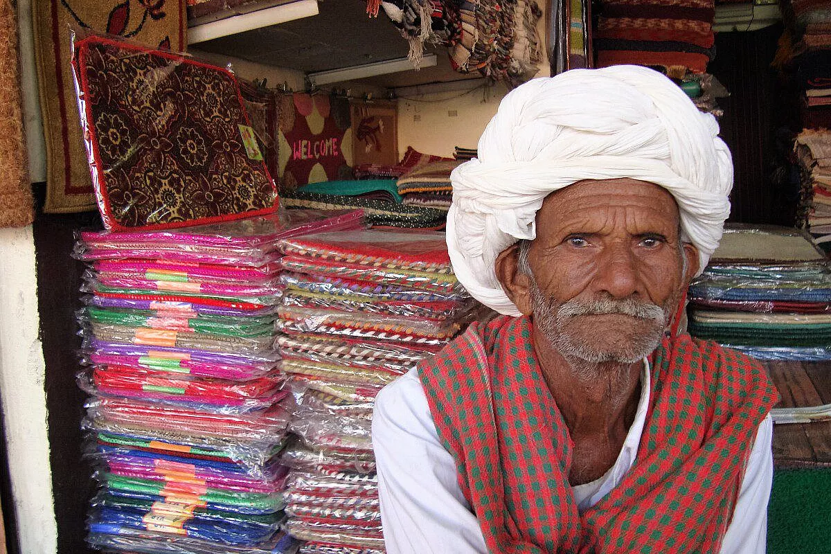 mercante di tessuti a Jaipur