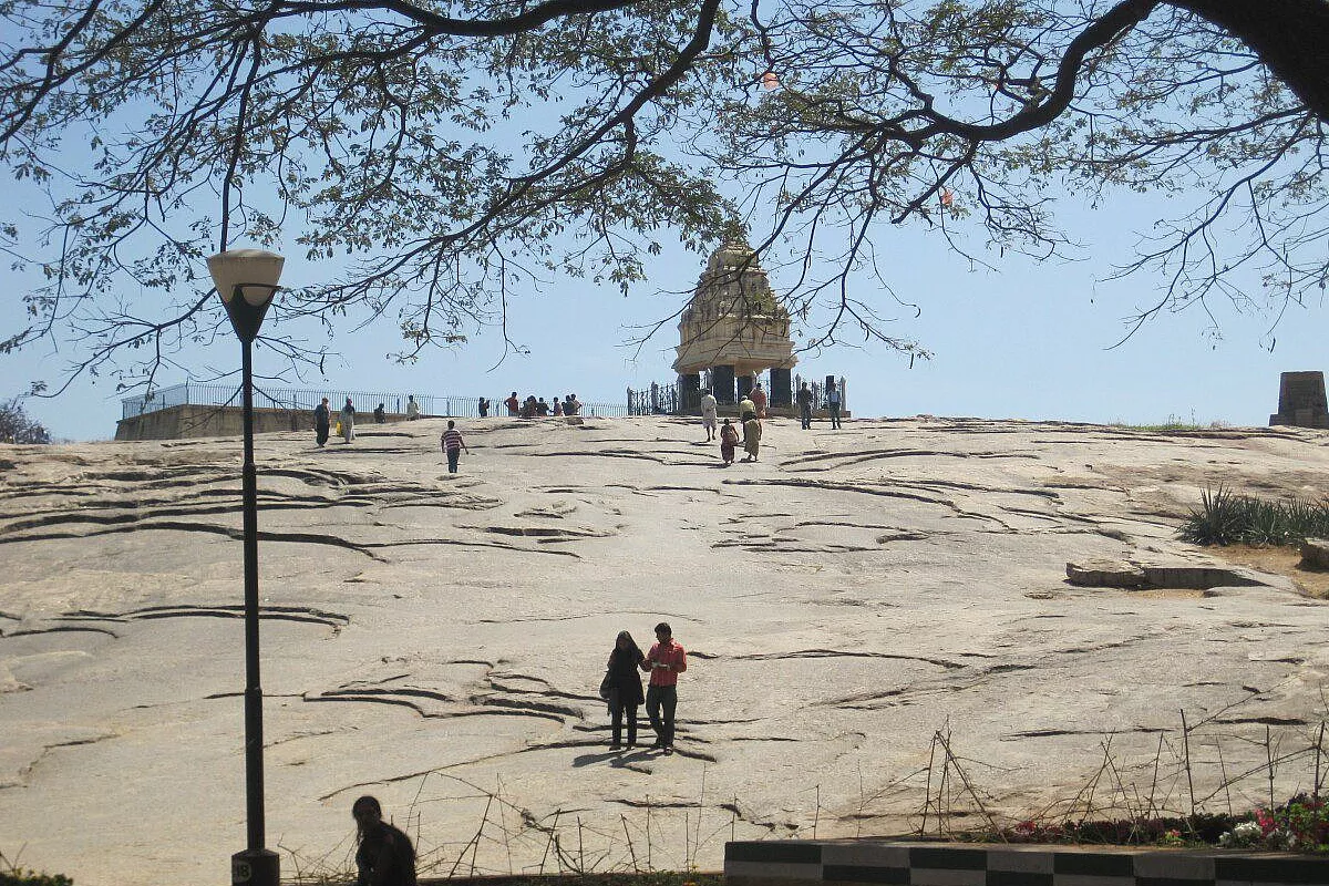 lalbagh monolito