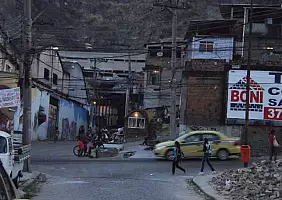 turistipercaso rio-de-janeiro-favela-de-rocinha-zdgb7